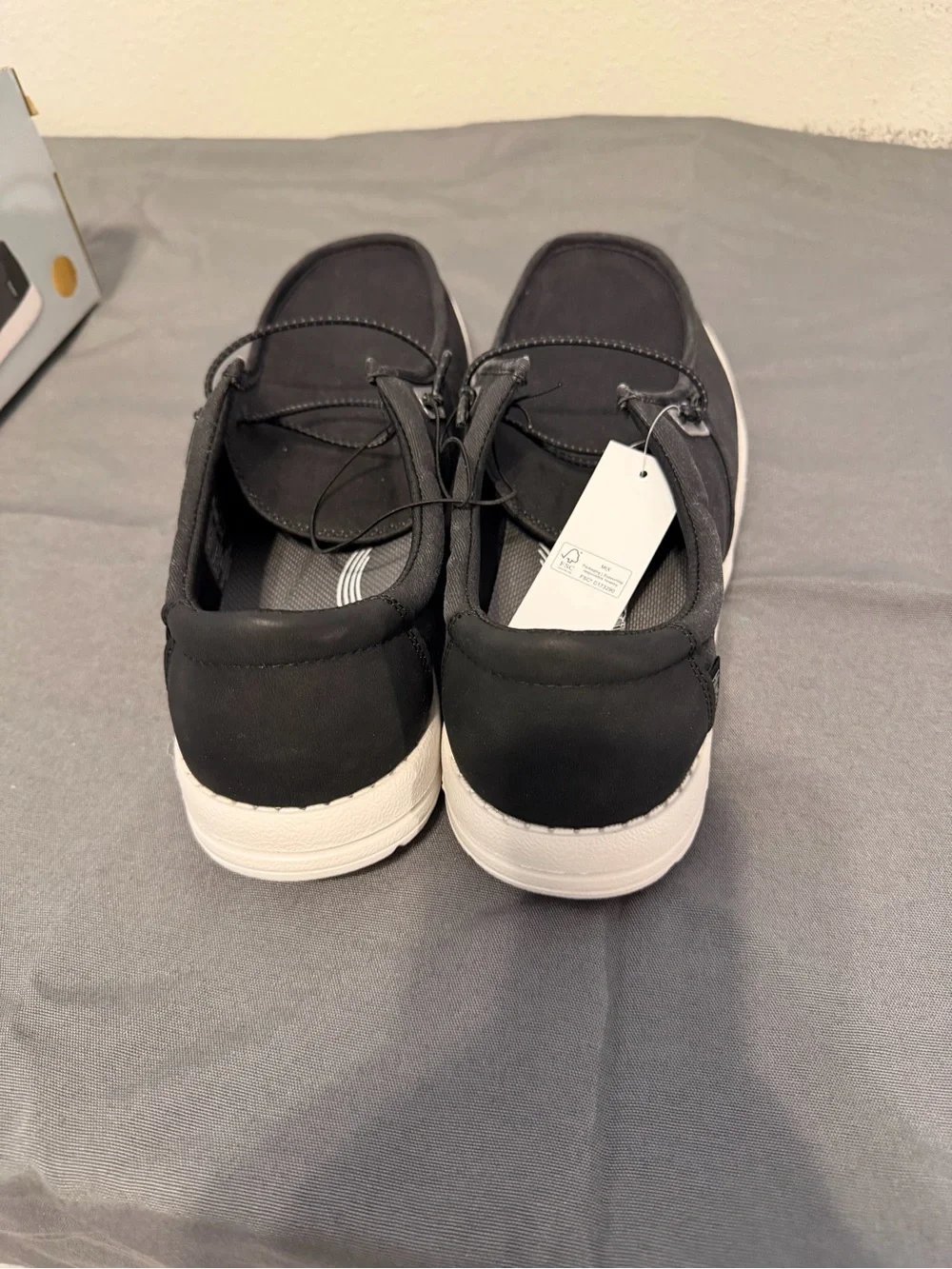 Hurley Nesota Shoes in Black with White Sole